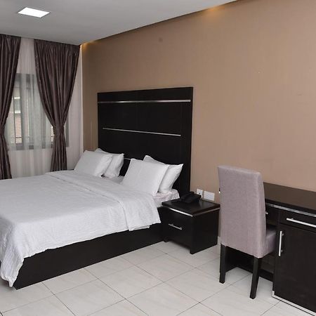 Urban Metro Inn Лаґос Екстер'єр фото