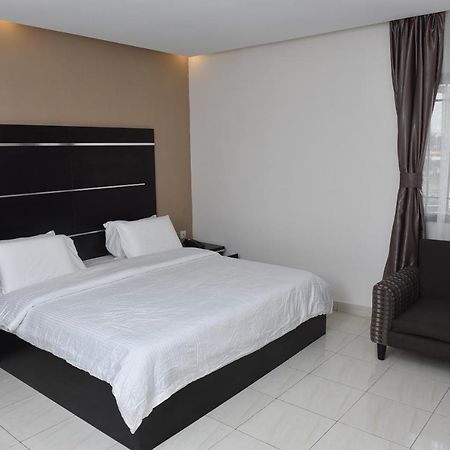 Urban Metro Inn Лаґос Екстер'єр фото