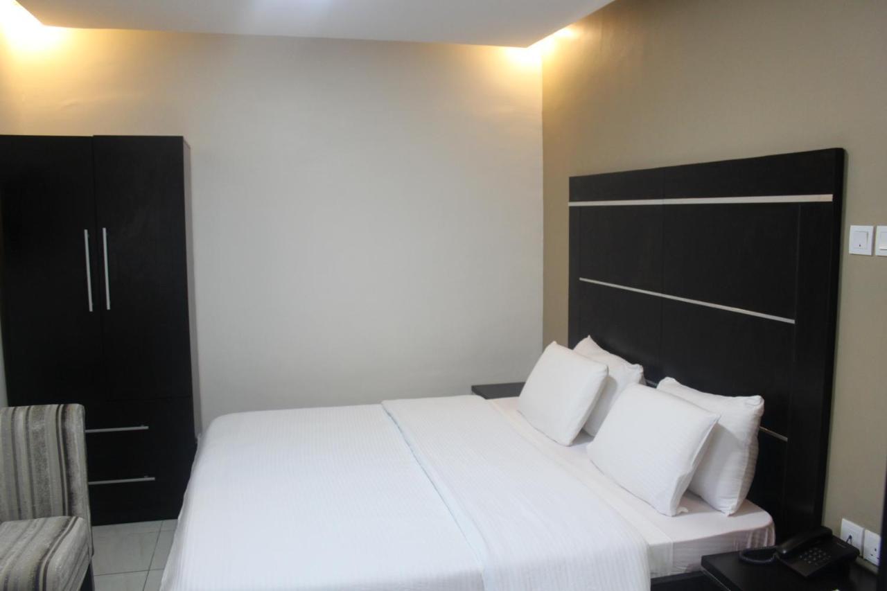 Urban Metro Inn Лаґос Екстер'єр фото