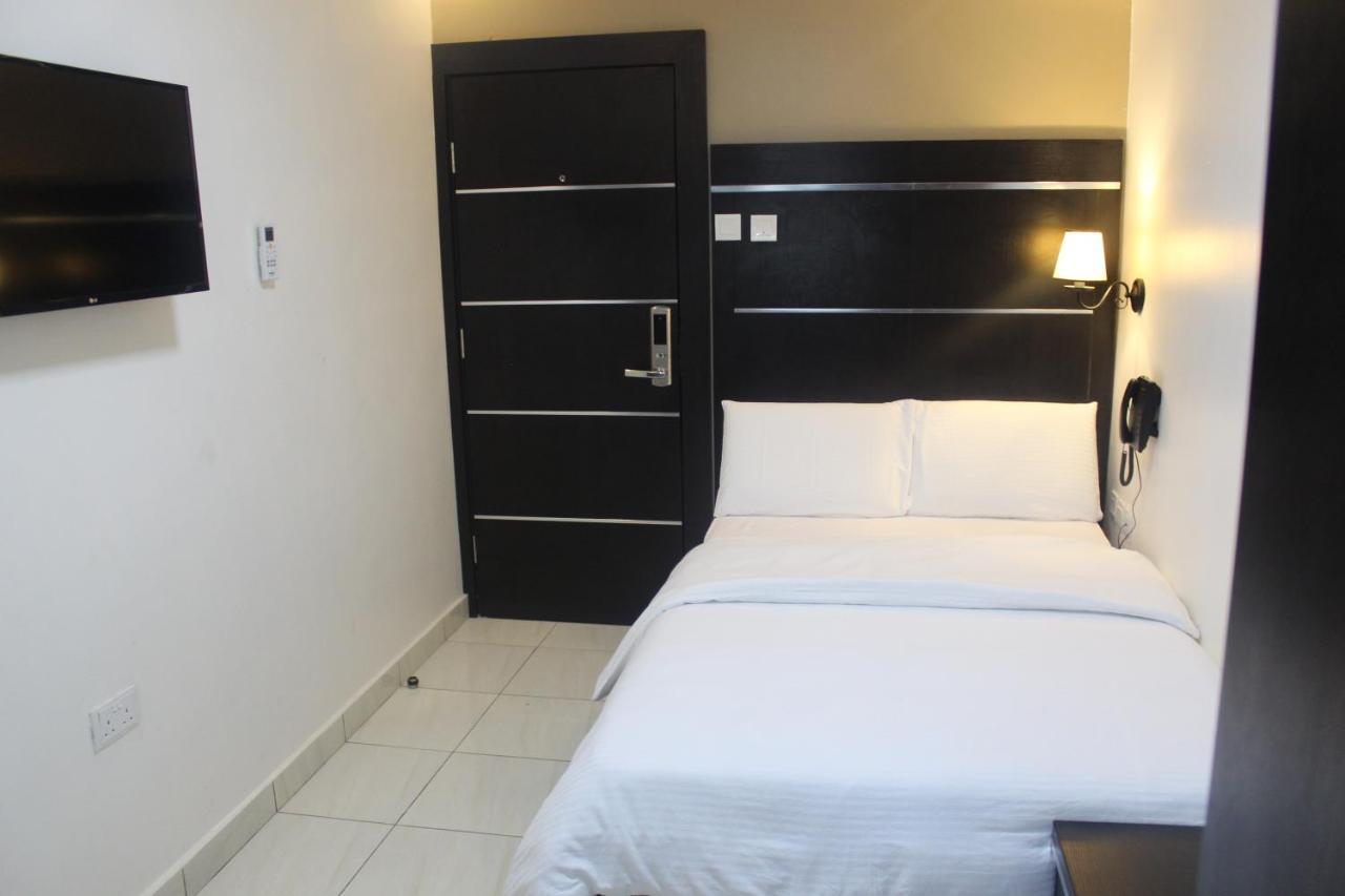 Urban Metro Inn Лаґос Екстер'єр фото