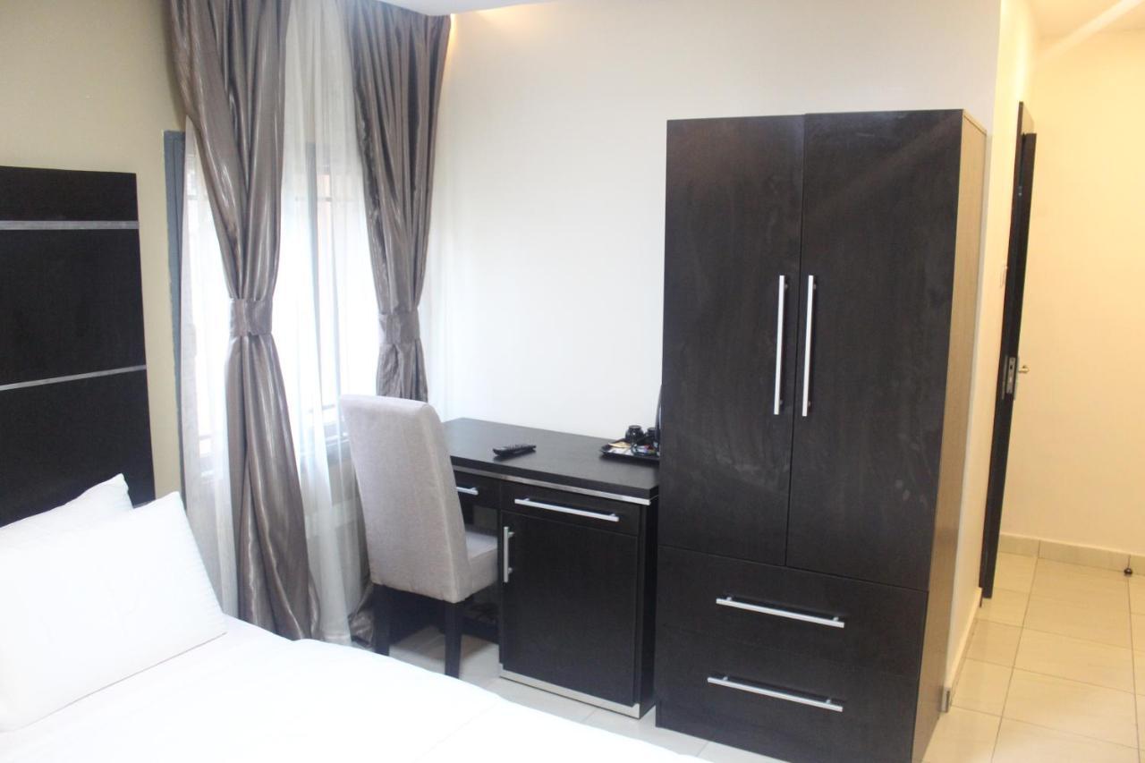 Urban Metro Inn Лаґос Екстер'єр фото