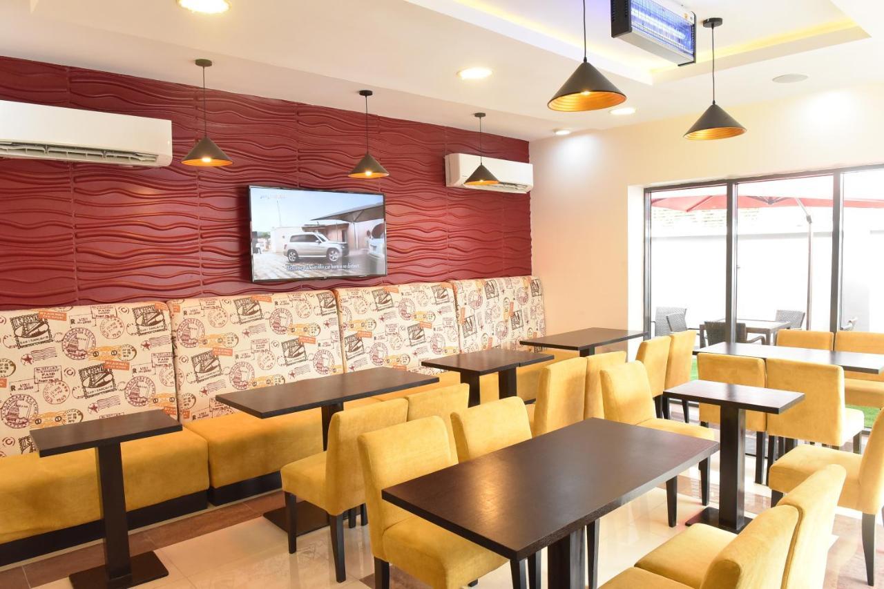 Urban Metro Inn Лаґос Екстер'єр фото