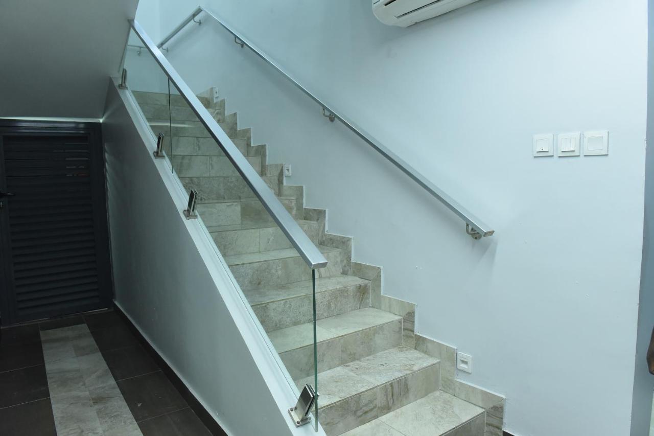 Urban Metro Inn Лаґос Екстер'єр фото