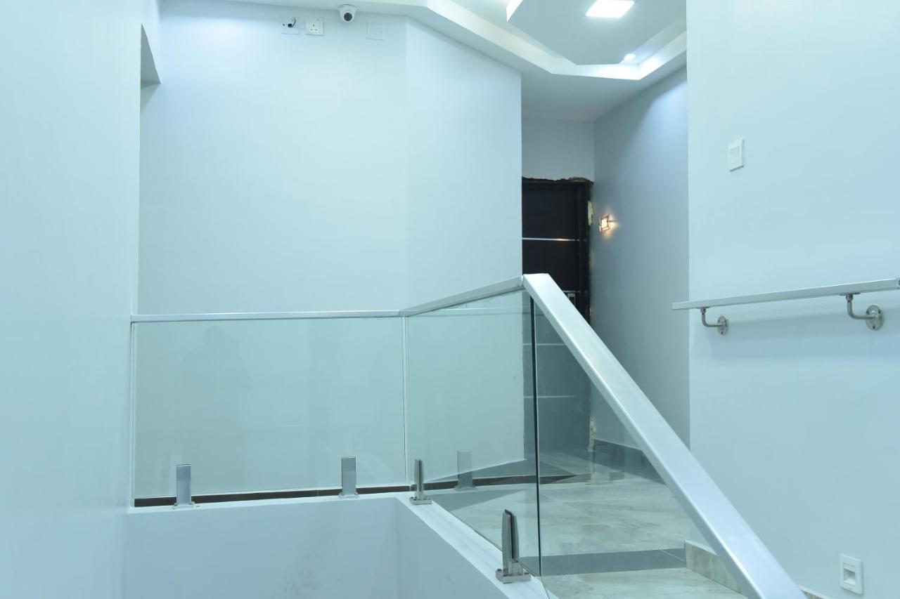 Urban Metro Inn Лаґос Екстер'єр фото
